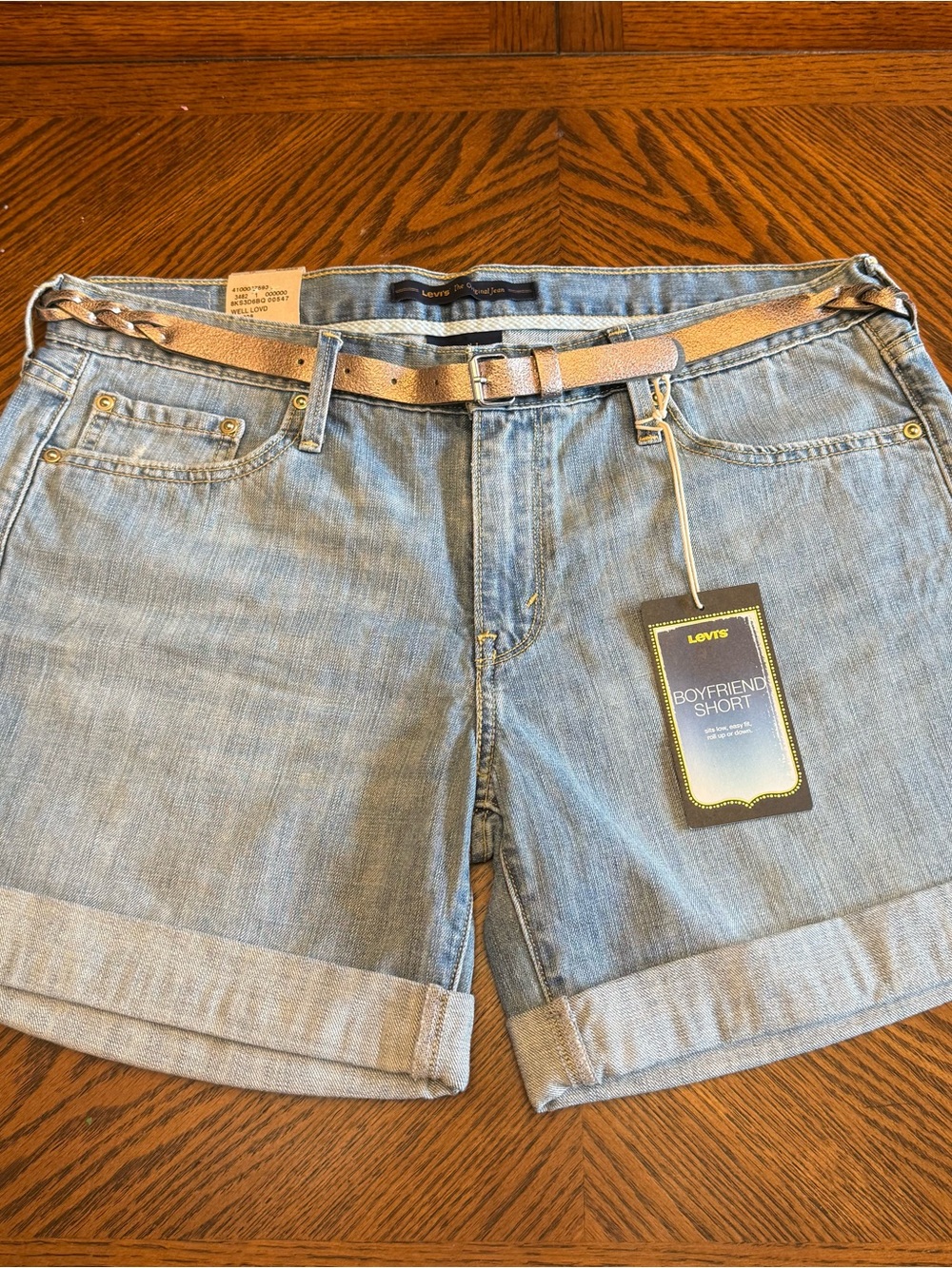 Levi's Boyfriend Jean Shorts Womens 10 Blue Light Wash Cuffed With Belt NEW